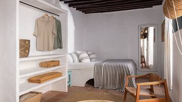 Laptop workspace, iron/ironing board, free WiFi, bed sheets