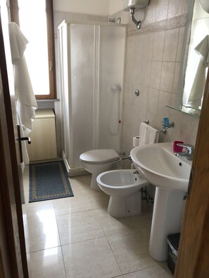 Shower, free toiletries, hair dryer