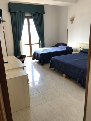 In-room safe, desk, free WiFi, wheelchair access - Hotel Magna Grecia (Patu)