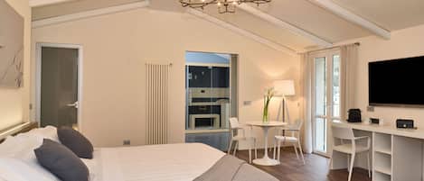 Suite Luxe, 1 très grand lit, bain à remous