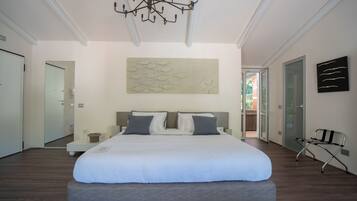 Luxury Suite, 1 King Bed, Jetted Tub
