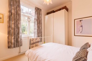 Apartemen (2 Bedrooms) | 2 kamar tidur dan setrika/meja setrika