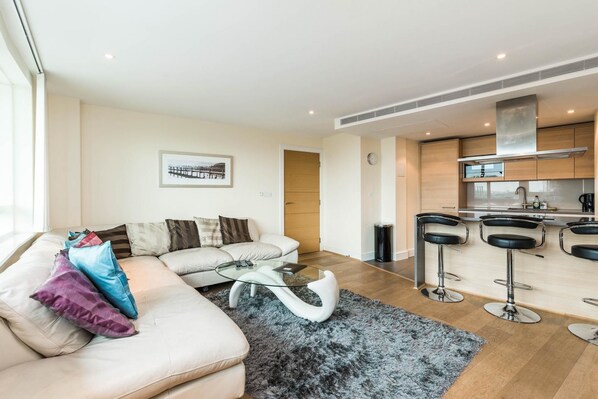 Apartment (2 Bedrooms) | Living area