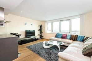 Apartment (2 Bedrooms) | Living area