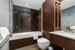 Apartment (2 Bedrooms) | Bathroom
