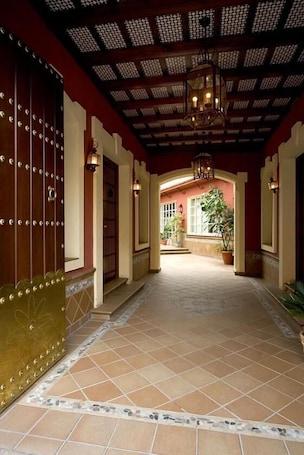 Property grounds. Hotel Manolo Mayo