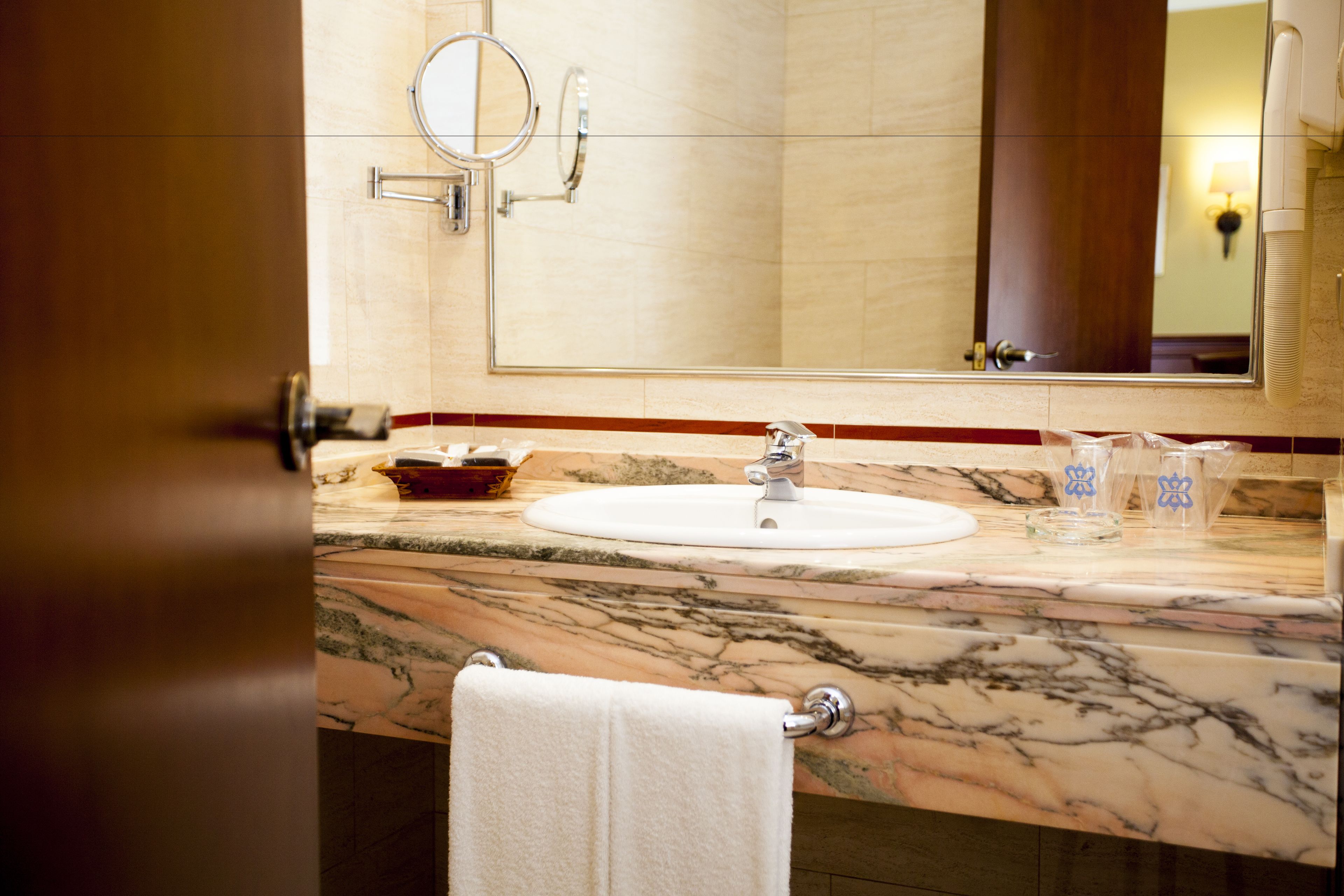 twin room | bathroom | free toiletries, hair dryer, towels