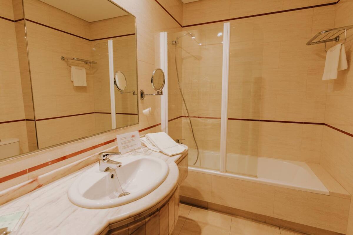 twin room | bathroom | free toiletries, hair dryer, towels