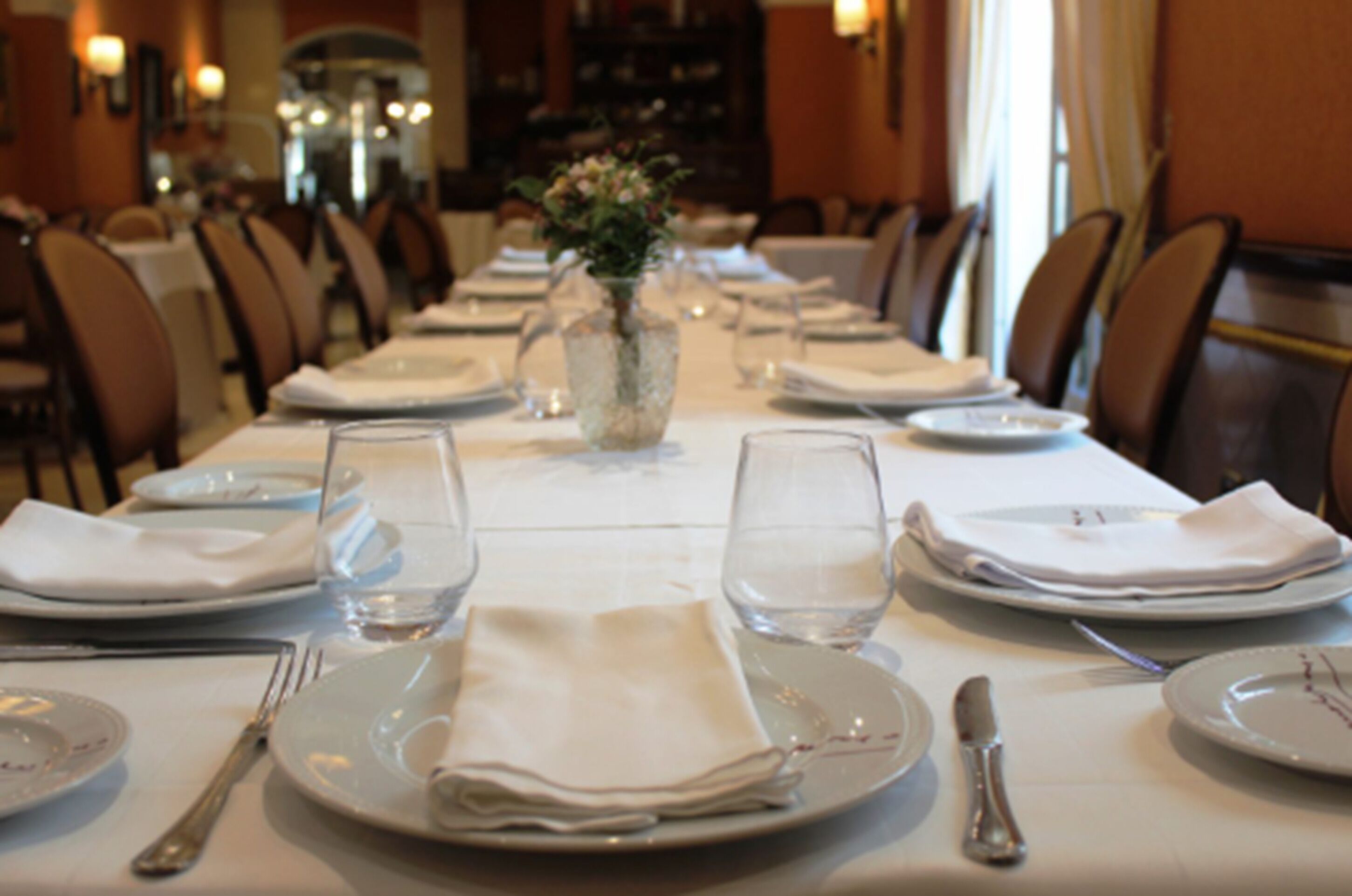 breakfast, lunch and dinner served