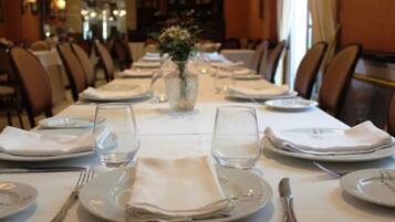 Se sirven desayunos, comidas, cenas y brunch