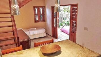 Rumah | Kamar mandi | Shower, pengering rambut, handuk, dan sabun