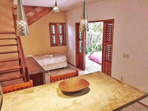 Casa | Baño | Ducha, secador de pelo, toallas y jabón