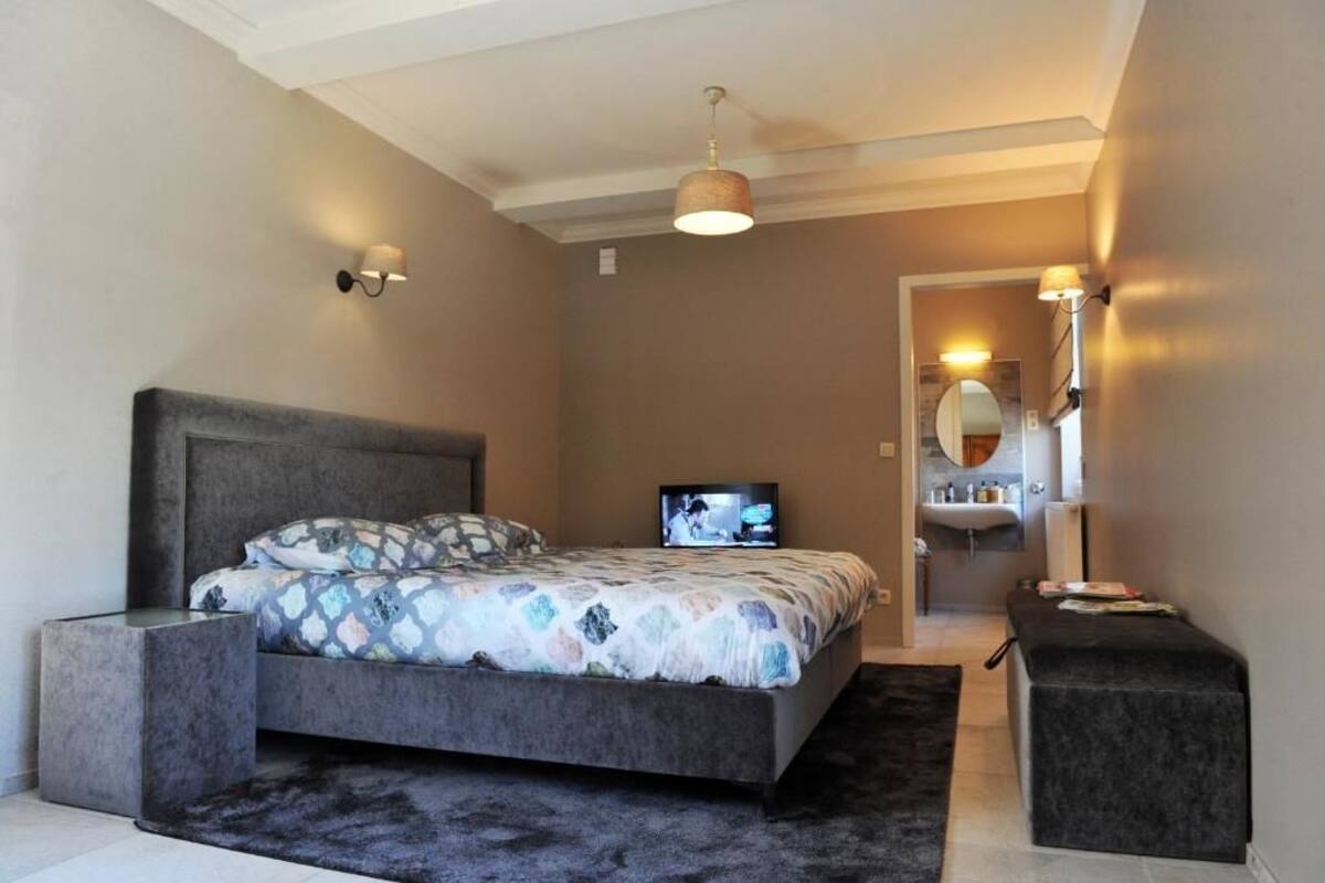 Desk, iron/ironing board, free cots/infant beds, rollaway beds