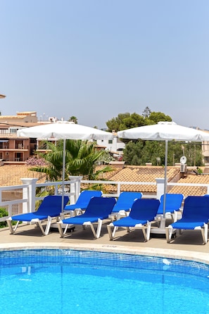Seasonal outdoor pool, open 10:00 AM to 6:00 PM, pool umbrellas
