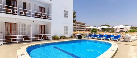 Seasonal outdoor pool, open 10:00 AM to 6:00 PM, pool umbrellas