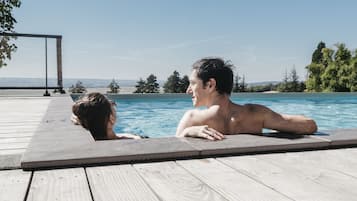 Piscina all'aperto, una piscina riscaldata