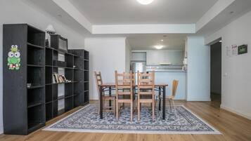 Apartment, 3 Bedrooms | In-room dining