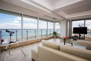 Flat-screen TV - Sea View Penthouse Mamaia (Constanta)