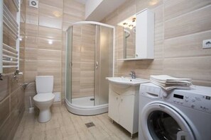 Apartment, 1 Bedroom, Terrace, Beach View | Bathroom shower - Chic Sea View Apartment Mamaia (Constanta)