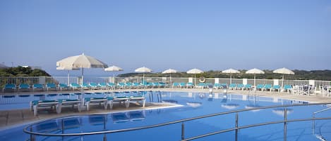 Outdoor pool, sun loungers