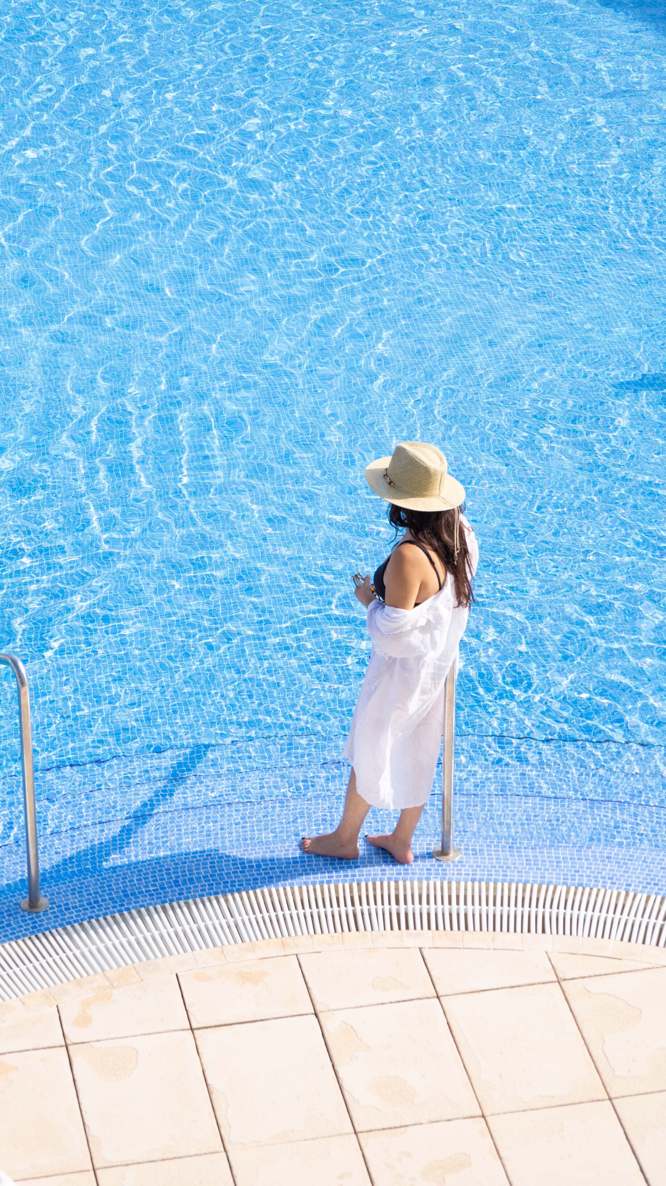 Outdoor pool, pool loungers