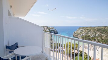 Double or Twin Room, Sea View | Minibar, desk, free cribs/infant beds, free WiFi