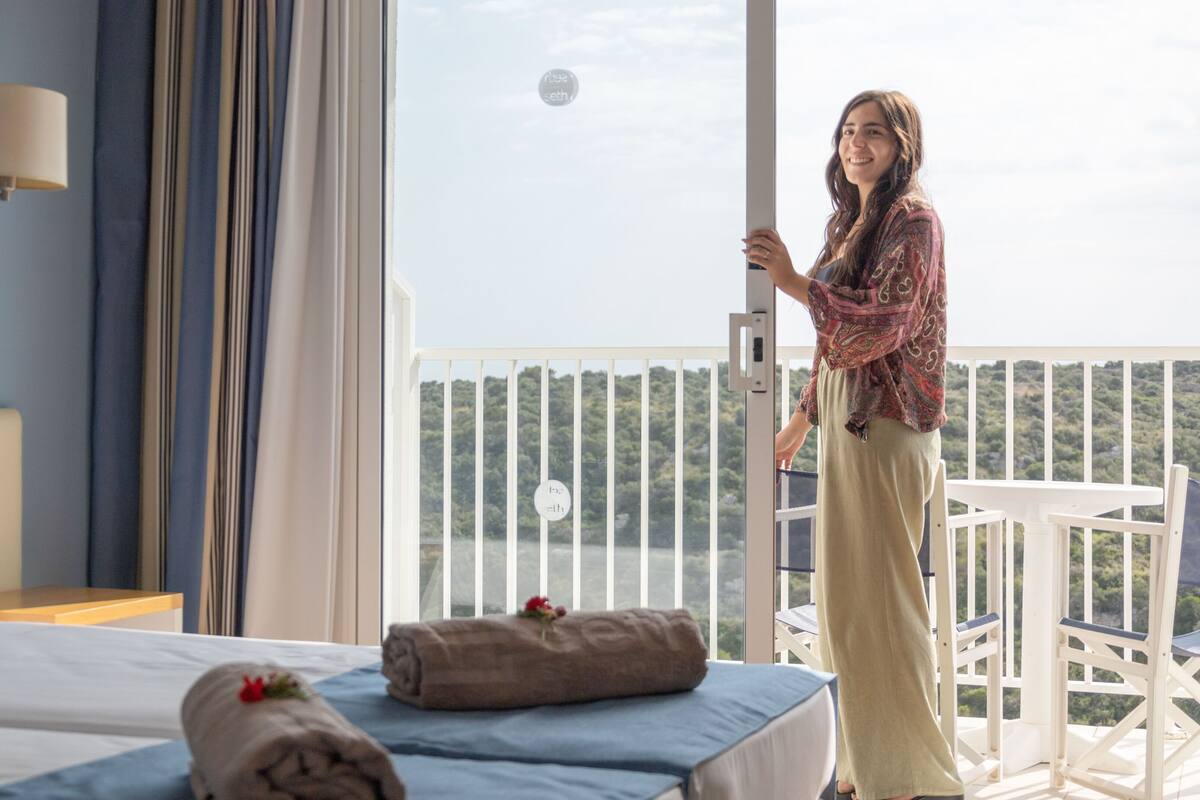 double or twin room, sea view | minibar, desk, free cots/infant beds, free wifi