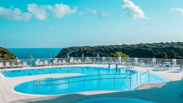 Piscina a l'aire lliure i gandules 