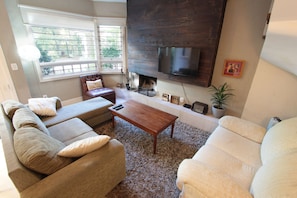 Appartement | Salle de séjour | Télévision, cheminée