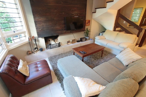 Appartement | Salle de séjour | Télévision, cheminée