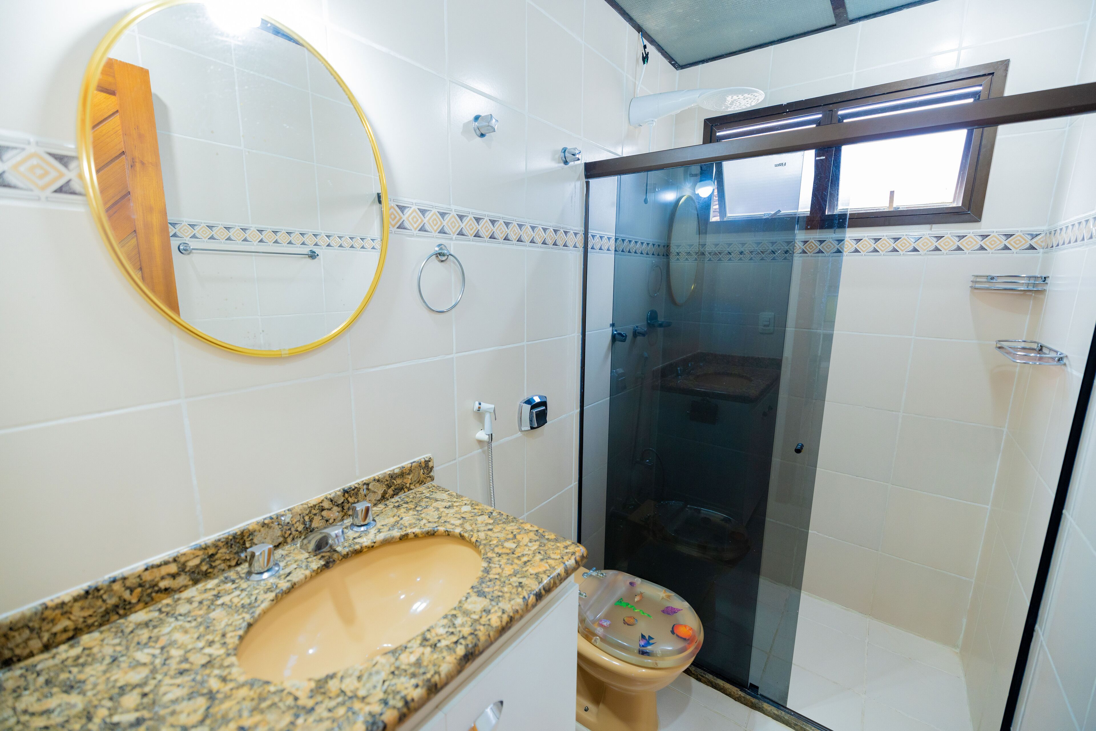 Family Apartment | Bathroom | Shower, rainfall showerhead