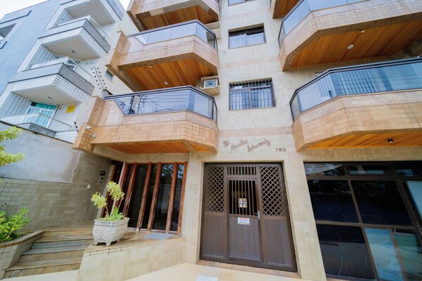 Mặt tiền nơi lưu trú