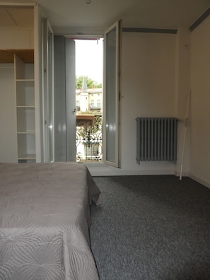 Double Room | Individually decorated, individually furnished, desk, blackout drapes - Phoenix Hôtel (Béziers)