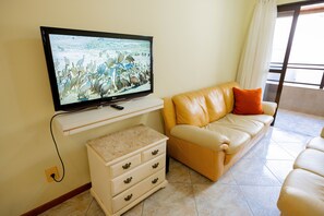 Apartamento familiar | Zona de estar | Una televisión de pantalla plana