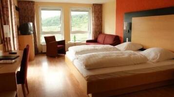 Schreibtisch, kostenloses WLAN, Bettwäsche