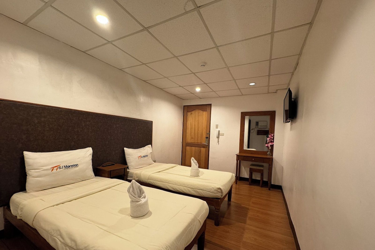 Twin Room (2 Single Beds)