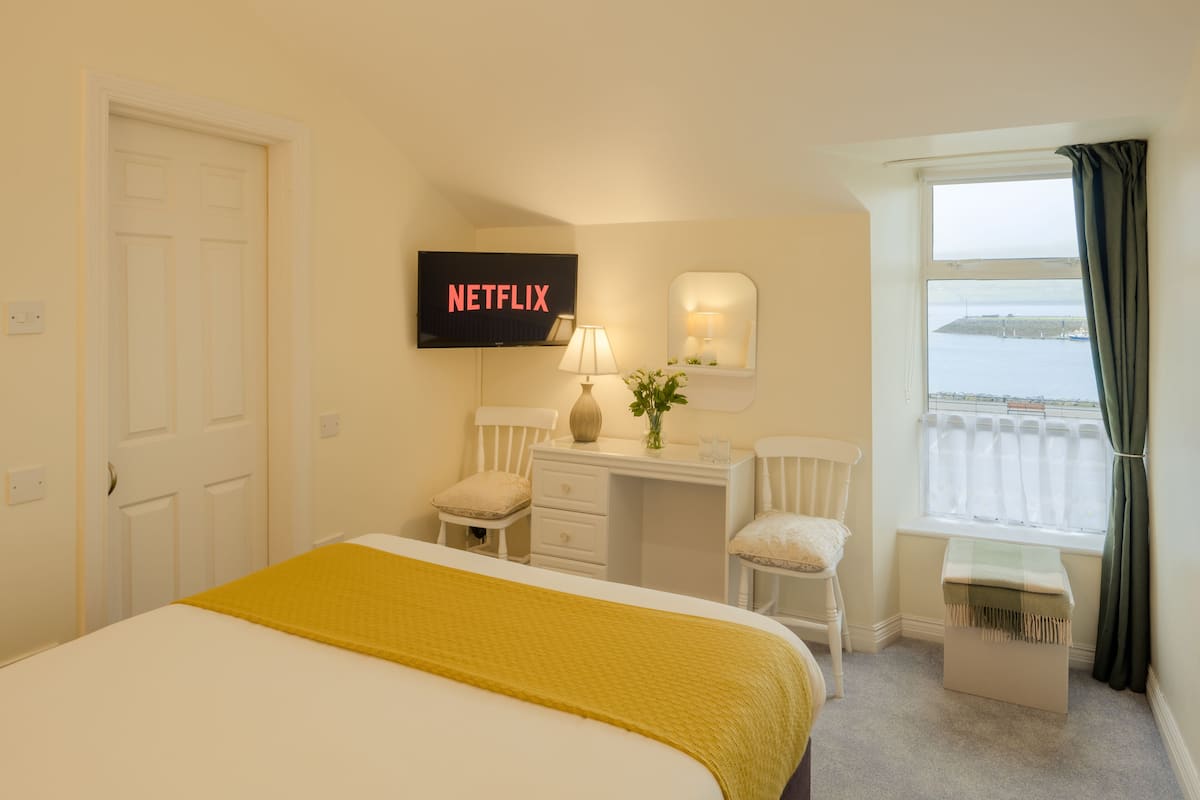 Deluxe Double Room, Sea View | Soundproofing, iron/ironing board, free WiFi, bed sheets