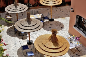 Single Room (Fushia) | Terrace/patio - Lhostel (Casablanca)