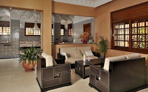 Lobby sitting area - Lhostel (Casablanca)