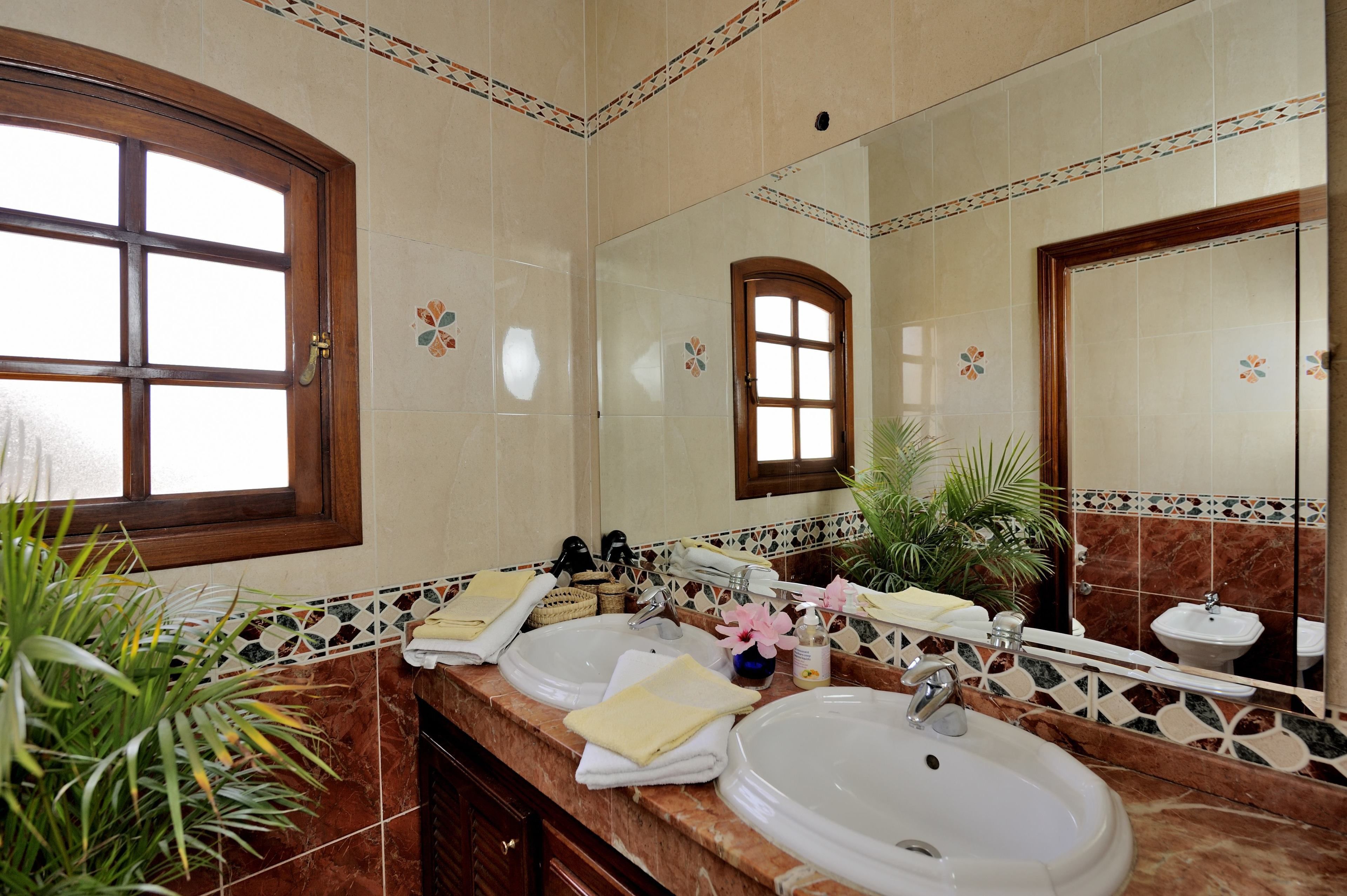 Photo - Lhostel