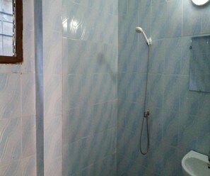 Superior Room | Bathroom | Shower, towels