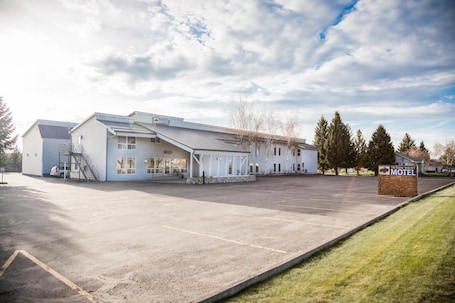 Exterior. Teton West Motel