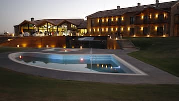 Piscina interna, piscina externa