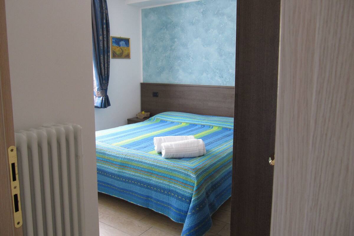 Superior-Doppelzimmer (Zaffiro) | Schreibtisch, Verdunkelungsvorhänge, kostenlose Babybetten