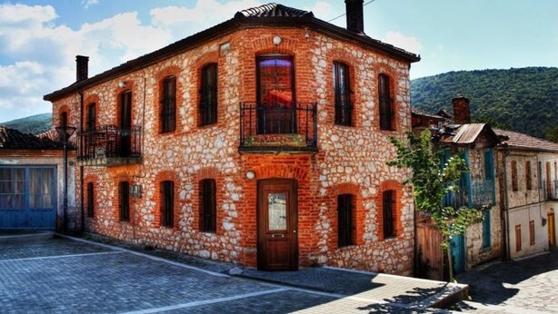 Front of property - Philippos Hotel (Prespes)