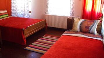 Triple Room | Blackout drapes, soundproofing, iron/ironing board, free WiFi