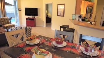 Khu vực ăn uống tại phòng