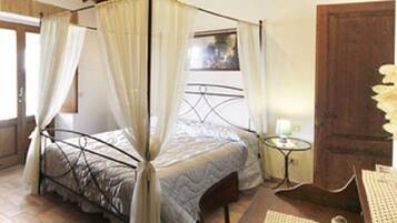 アパートメント 2 ベッドルーム テラス | 高級寝具、セーフティボックス (室内)、デスク、ベビーベッド