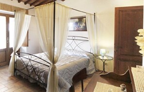 Apartament, 2 dormitoris, terrassa | Roba de llit d'alta qualitat, caixa forta a l'habitació i escriptori 