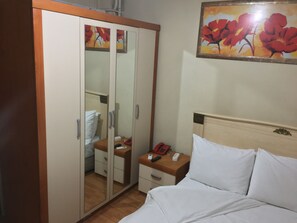 Double Room | Desk, free WiFi, bed sheets - Surucu Otel (Istanbul)
